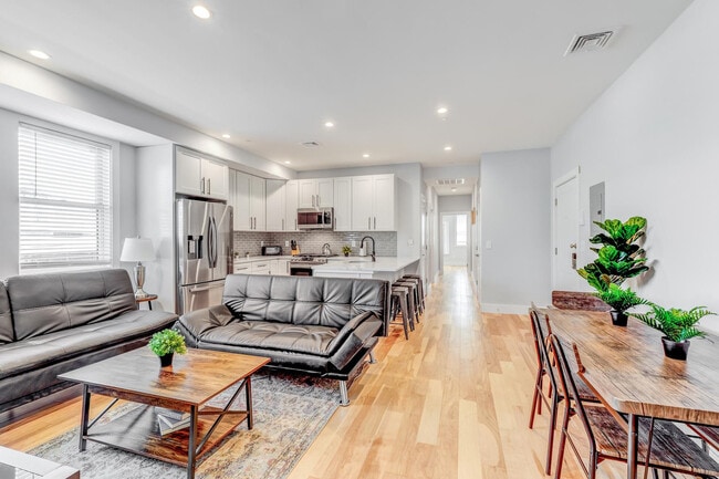 Building Photo - 1011 Bennington St