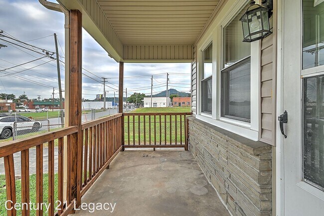 Foto del edificio - 3 br, 1 bath House - 814 Poplar St