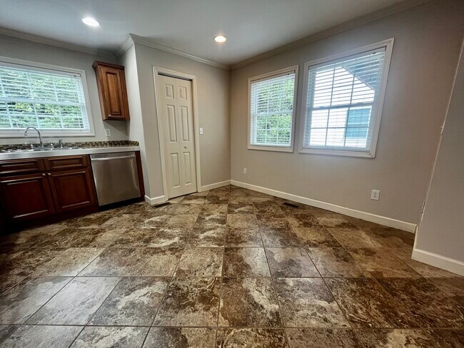 Foto del edificio - 48 Nathan Drive