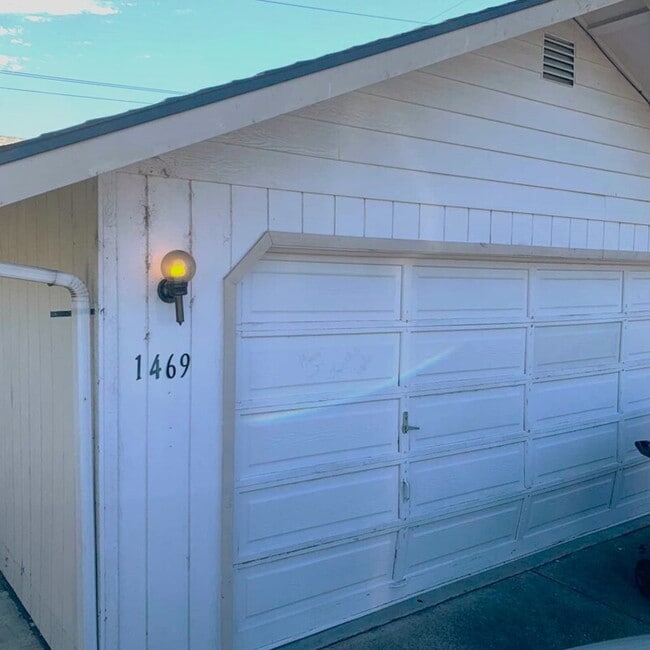 Building Photo - 1469 Cameo Ct