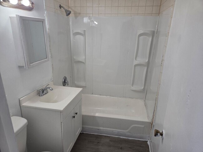 Building Photo - 801 E Division St