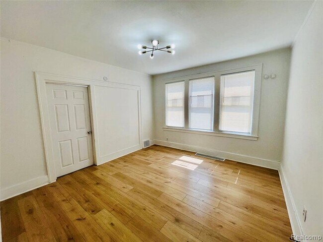 Foto del edificio - 3548 St Clair St