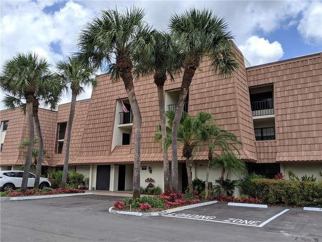 Building Photo - 3100 SE Pruitt Rd