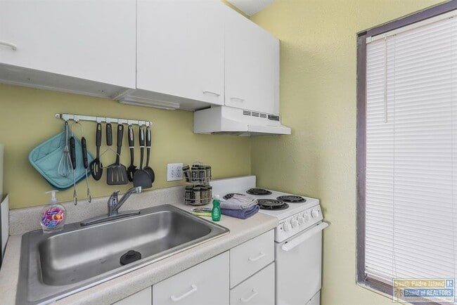 Foto del edificio - 6403 Padre Blvd