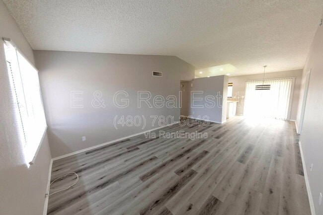 Foto del edificio - 10713 West Campbell Ave