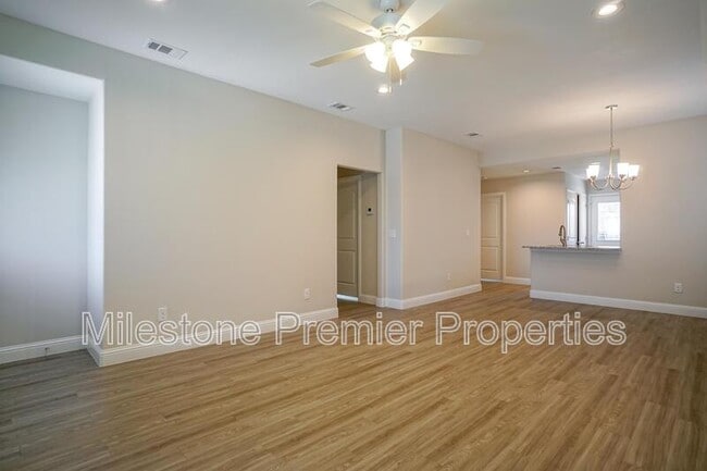 Building Photo - 931 N Barrett Ave