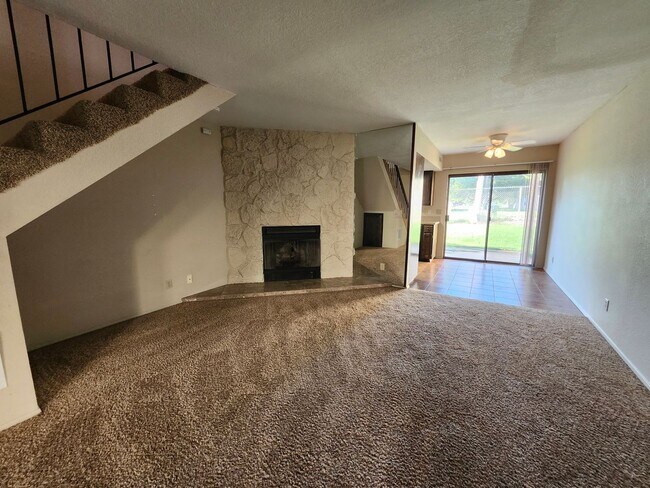 Building Photo - $500 off 1st Months Rent!! End Unit Townho...