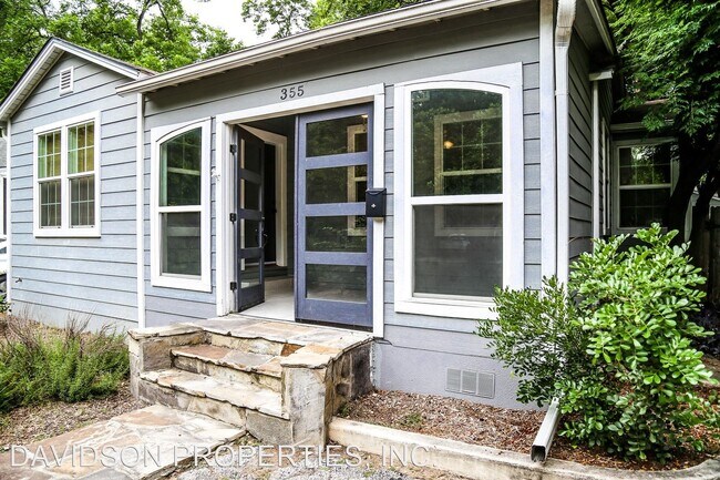 Foto del edificio - 3 br, 2 bath House - 355 Redwood St