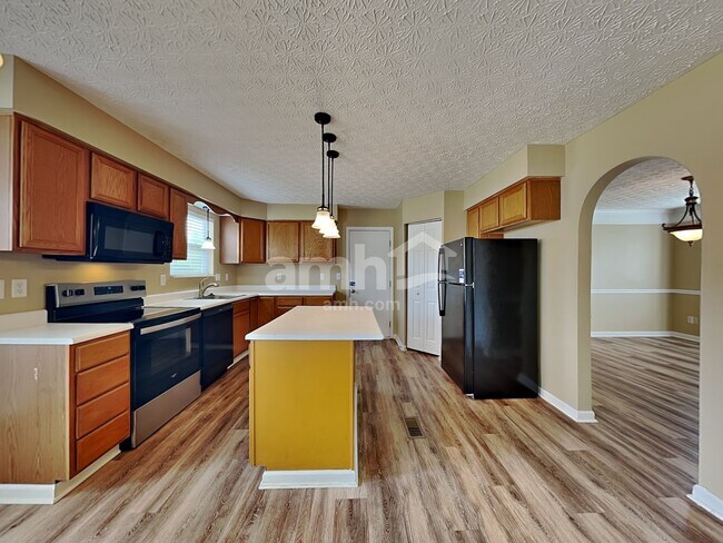 Foto del edificio - 357 Pinecrest Ct