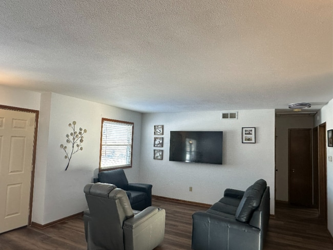 Building Photo - 1511 Hyvue St