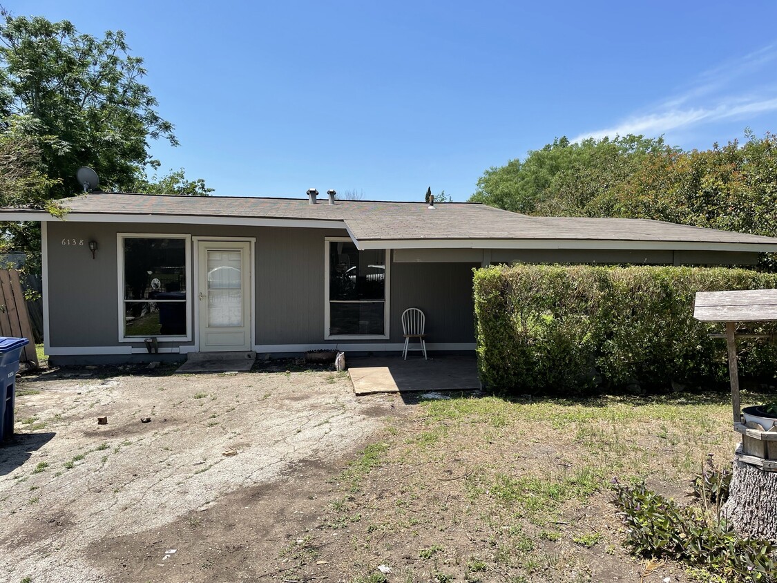 Building Photo - 6138 Deep Valley Dr