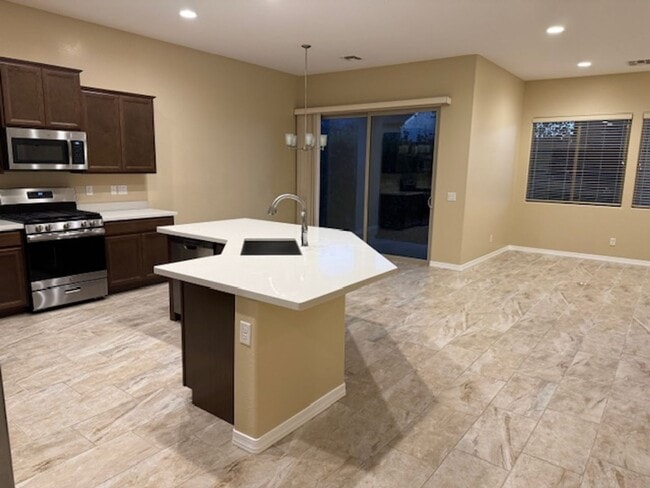 Foto del edificio - Beautiful 3 bedroom 2 bath 2 car garage home in Pronghorn Ranch!