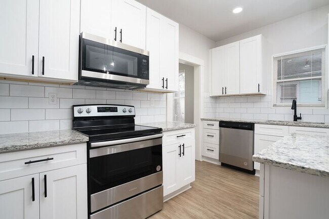 Foto del edificio - 422 Canton