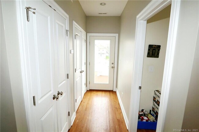 Building Photo - 36 Deerfield Ave