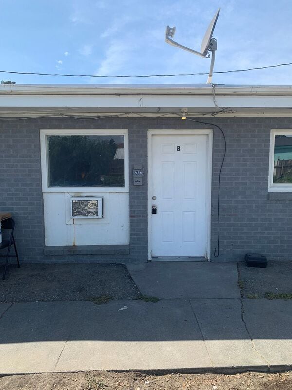 Building Photo - 928 W Ruby St