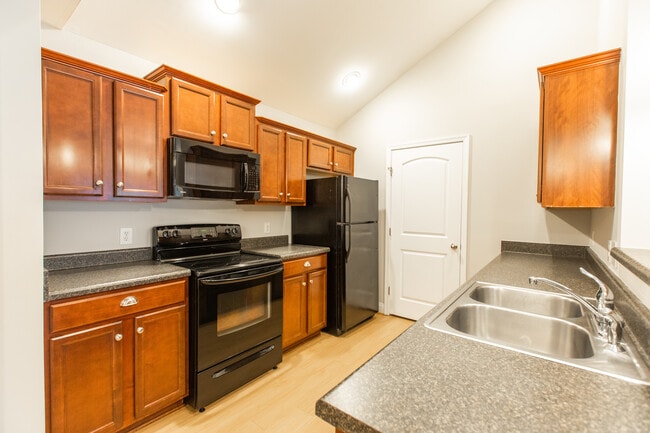 Building Photo - Echo at Forest View