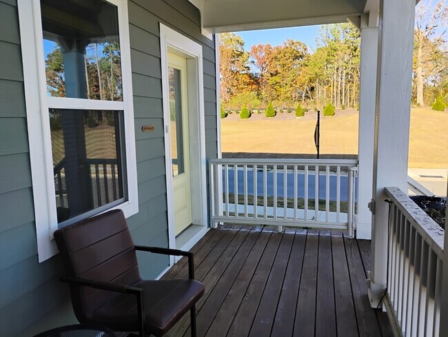 Foto del edificio - 353 Wash Holw Dr