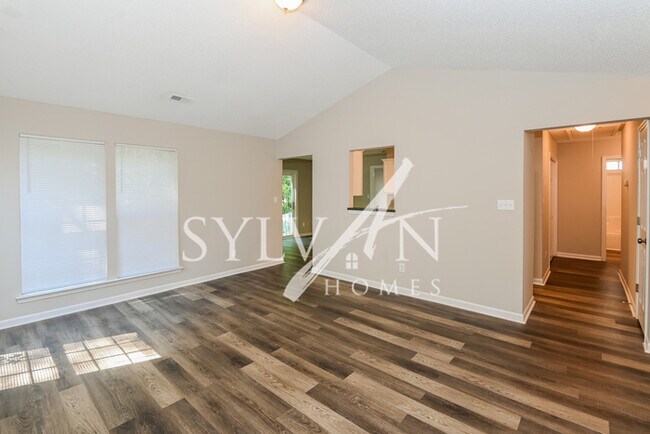 Foto del edificio - Adorable 3BR, 2BA with garage