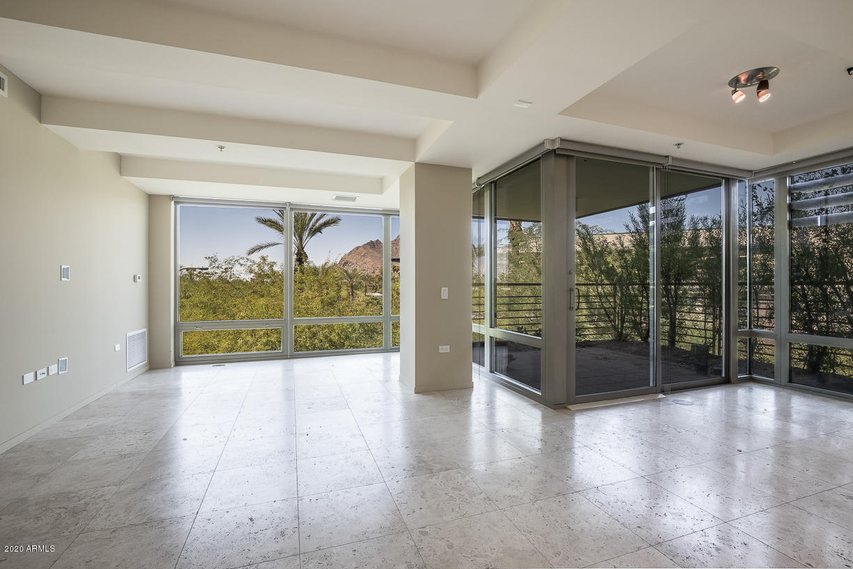 Primary Photo - 7121 E Rancho Vista Dr