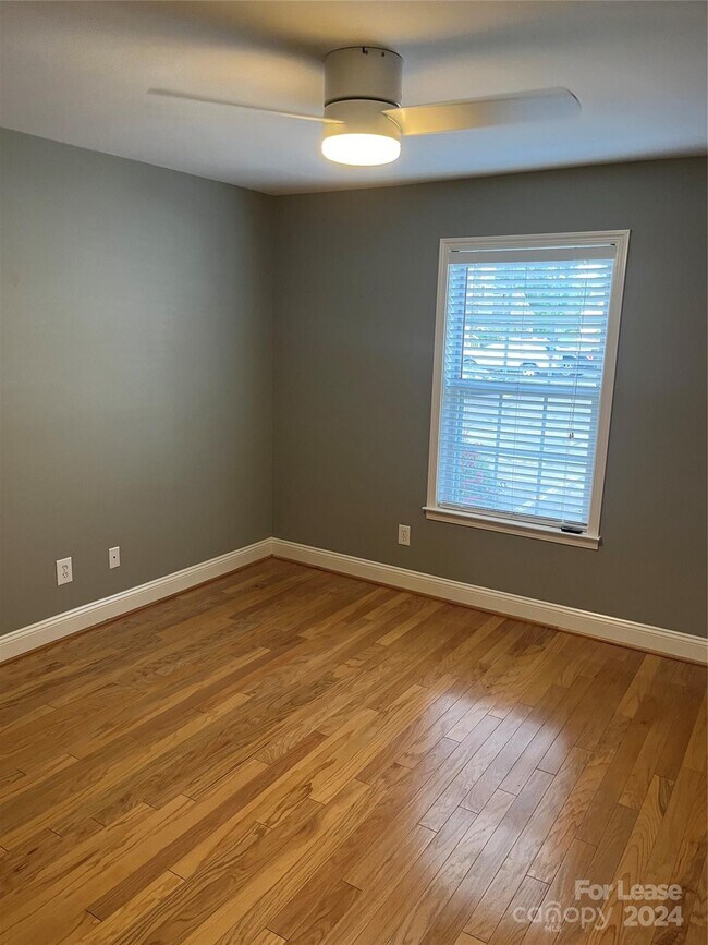 Foto del edificio - 1863 Fairlawn Ct