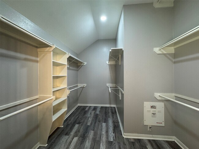 Building Photo - 5907 Yaupon Ridge Dr