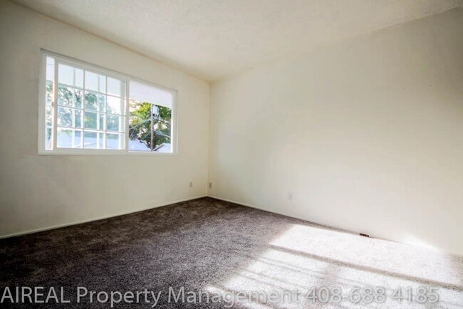 Building Photo - 7323 Starward Dr