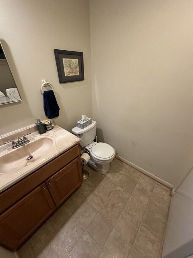 Foto del edificio - 2 bedroom/1.5 bathroom- The Midlands