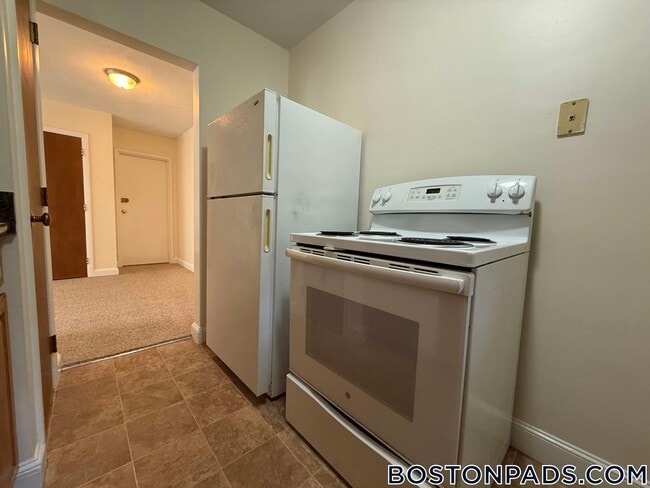 Building Photo - 12 Brattle Dr