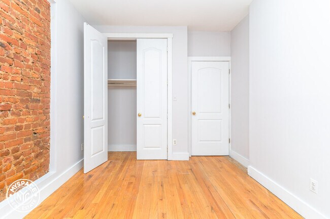 Foto del edificio - 354 Broadway