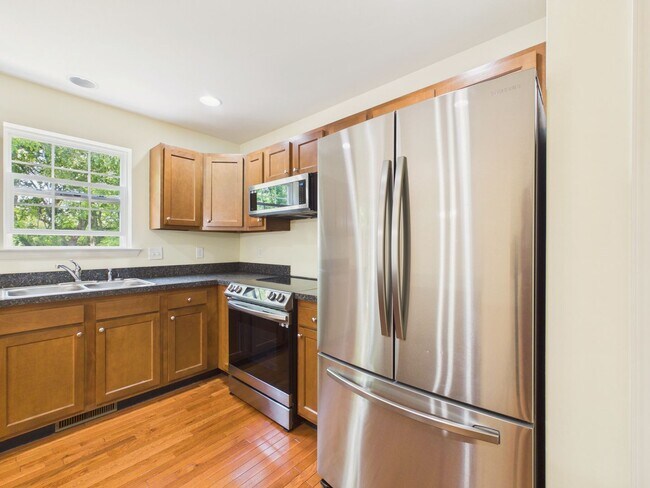 Building Photo - Spacious Townhouse on Mapleton Blvd.