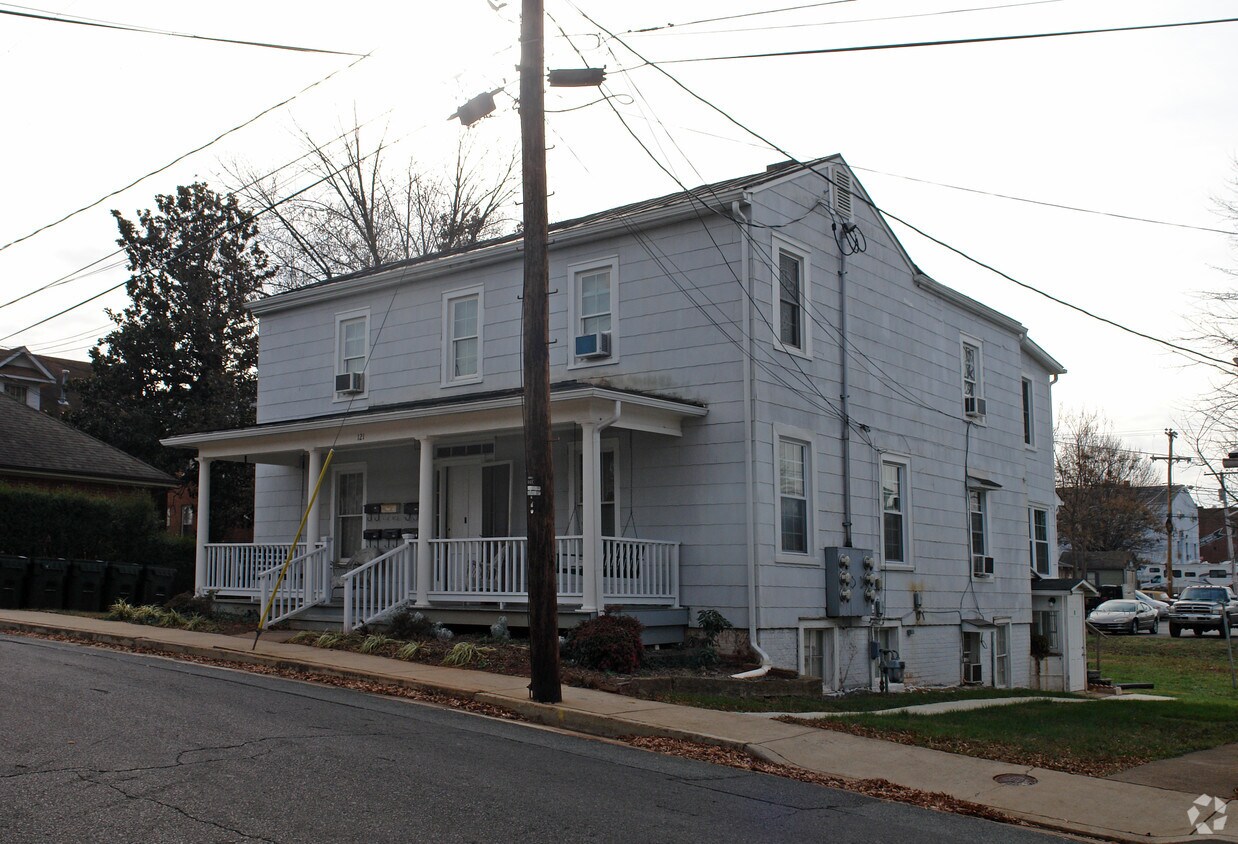 Building Photo - 117-121 E Edmondson St