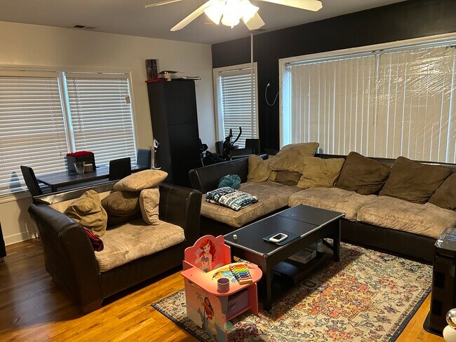 Foto del edificio - 2457 W Harrison St