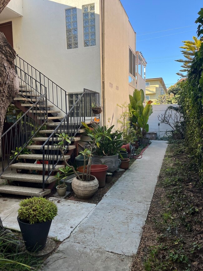 Building Photo - 8056 Redlands St