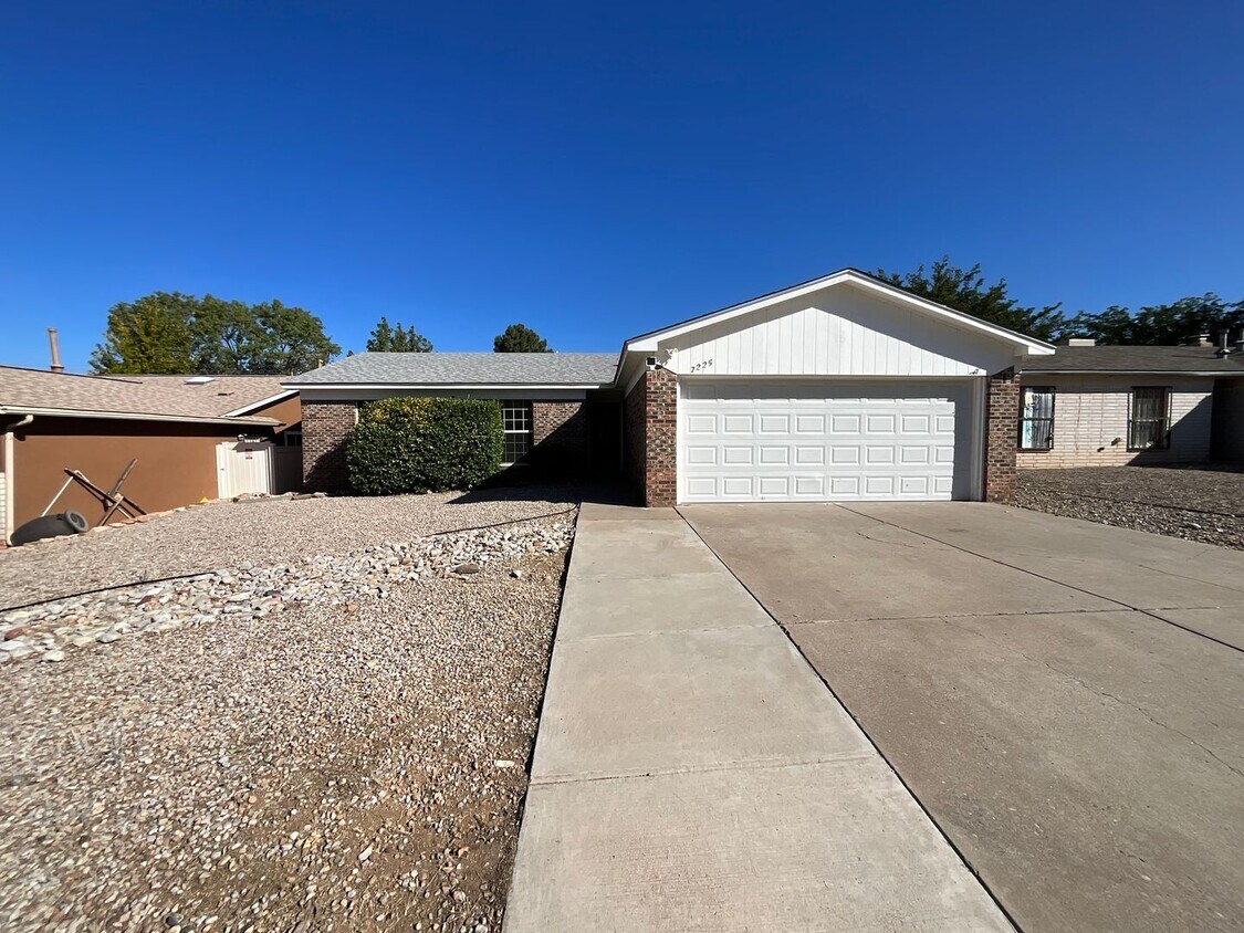Primary Photo - 3 Bedroom Single Story Home Available Near...