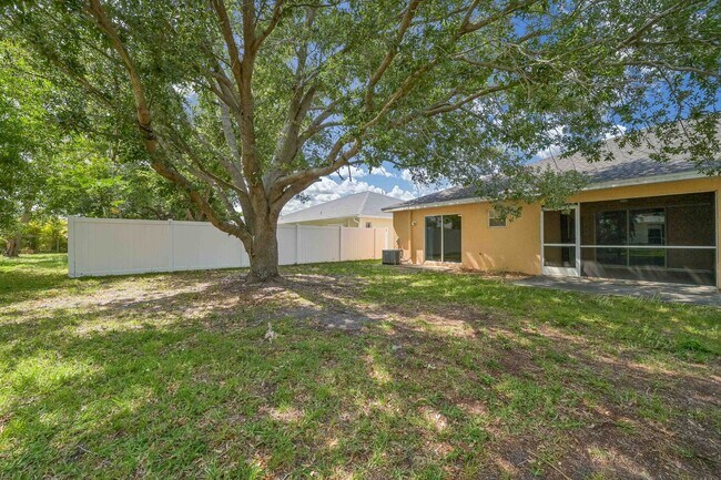 Foto del edificio - ** Rarely Available  ~ 3/2 Duplex W/ 2 Car Garage ~ Updated **
