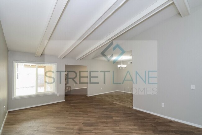 Building Photo - REDUCED!