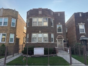 Building Photo - 6204 S Claremont Ave