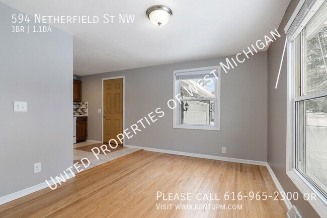 Building Photo - Available Now | Charming 3 Bed, 1.5 Bath H...