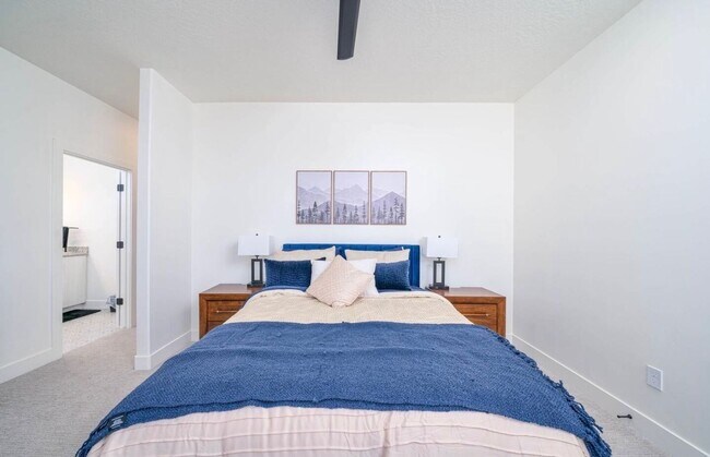 Foto del edificio - Charming Townhomes with private rooms