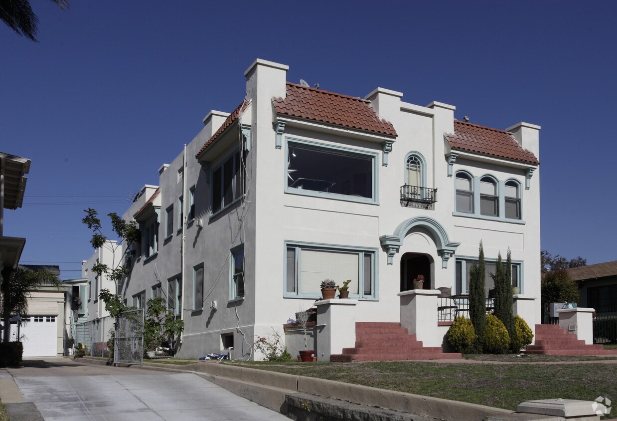 Primary Photo - 2466-2472 Broadway