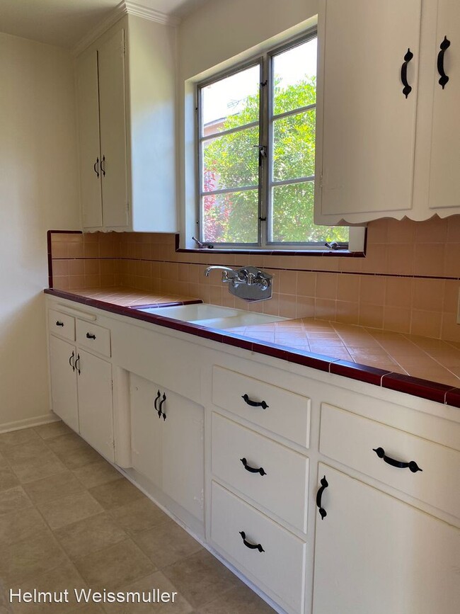 Building Photo - 4464 Hazeltine Ave