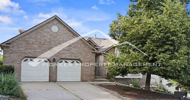 Foto del edificio - 5020 Broadmoor Bluffs Dr