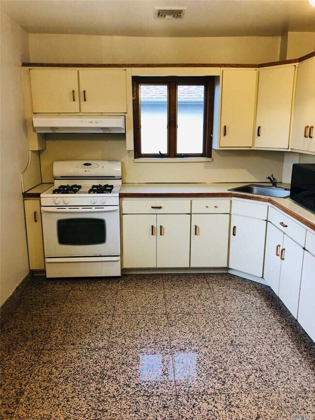 Foto del edificio - 37 Nassau Ave