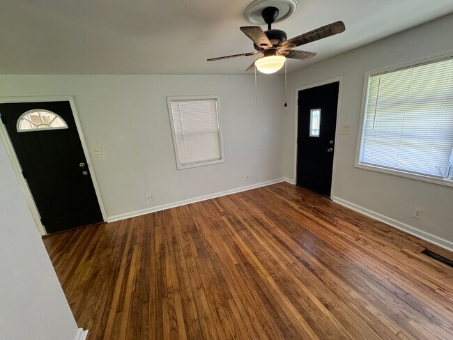 Building Photo - 2408 Groveland Cir S