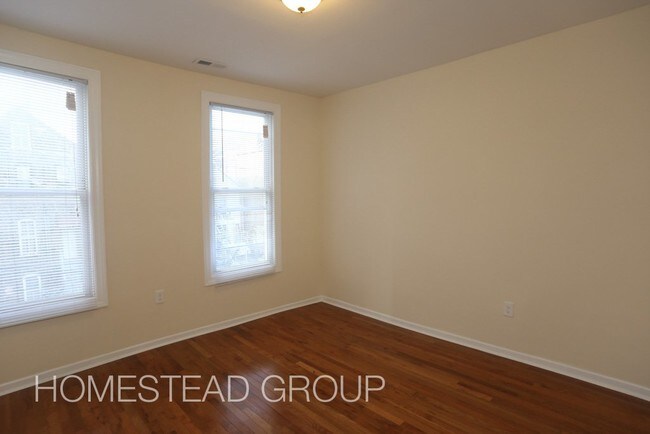 Building Photo - 1317 W 19th