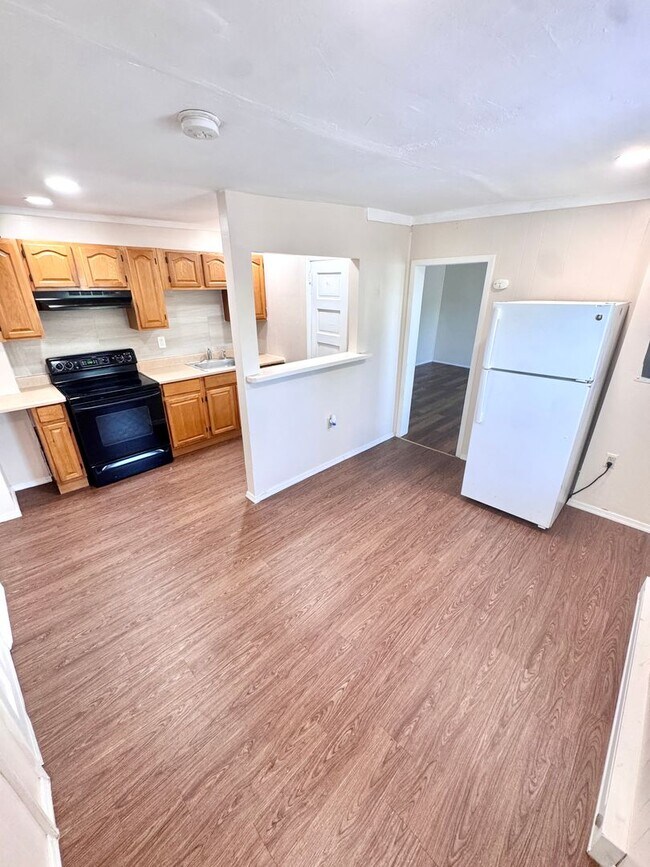 Foto del edificio - 1348 E 6th St