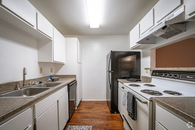 1BR, 1BA - 507SF - Walnut Terrace Apartments