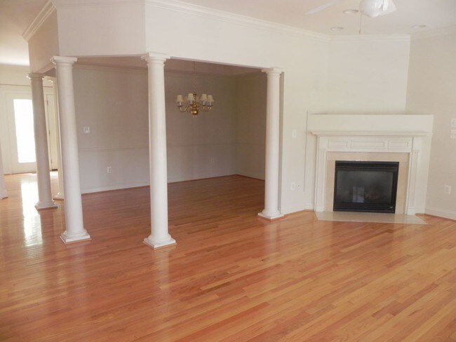 Building Photo - 126 Mosby Cir
