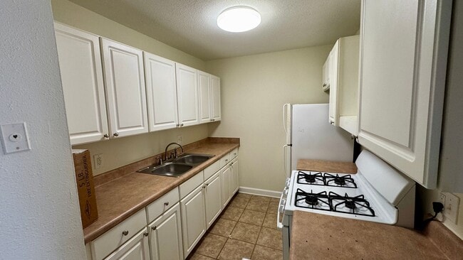 Foto del edificio - Great location! - FREE PARKING - Walk To S...