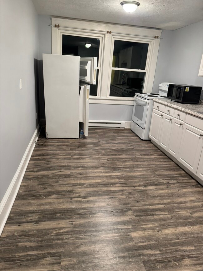 Kitchen2 - 950 Wyoming Ave